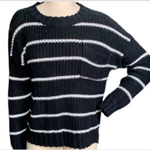 American Eagle Striped Oversized Crew Neck Pocket Sweater Sz M Black & White 68F